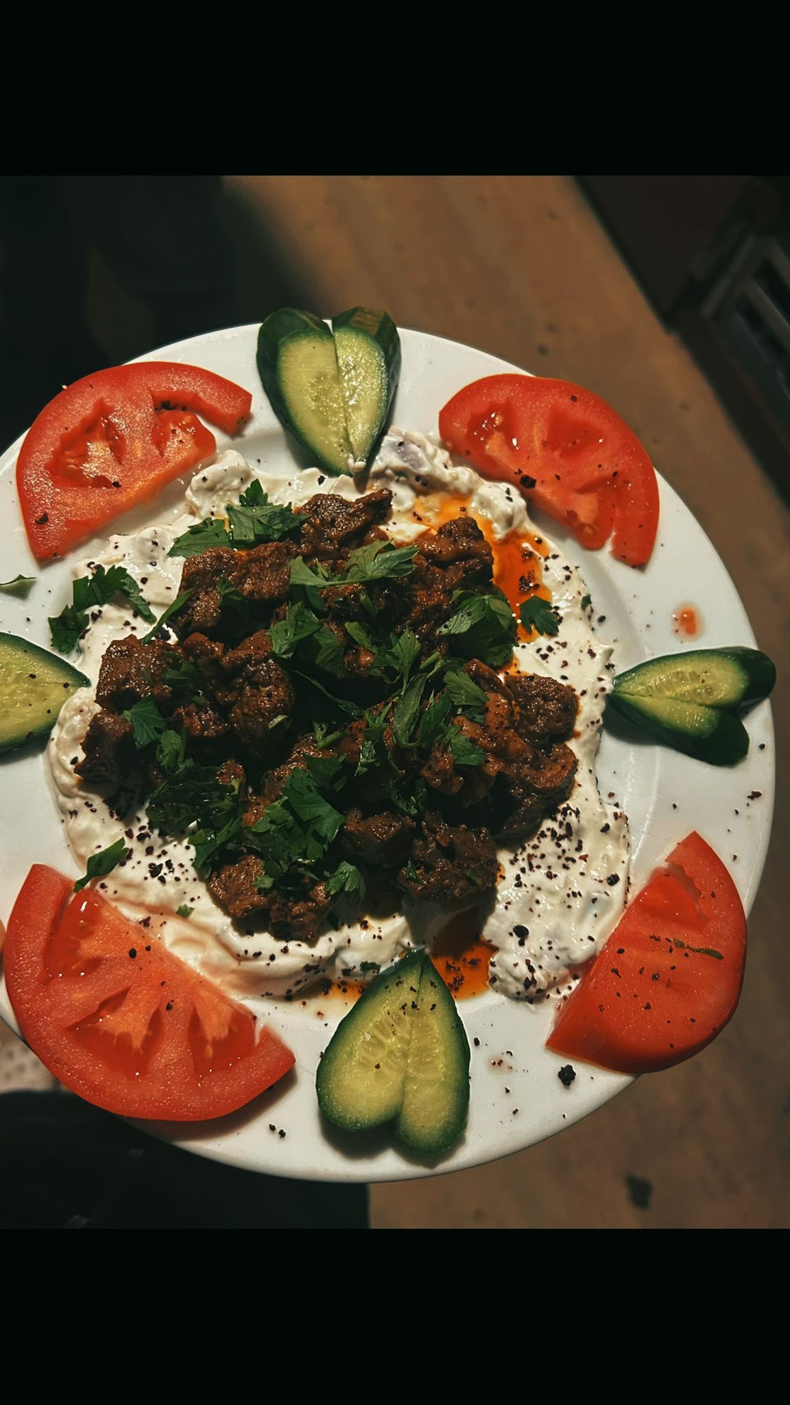 Kebab House yoğurtlu et ve kebap tabağı
